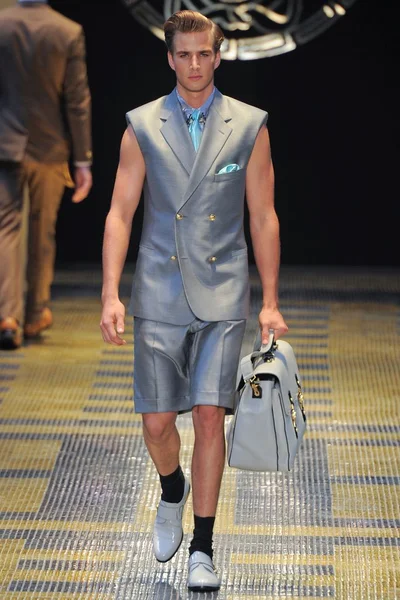 Look 12